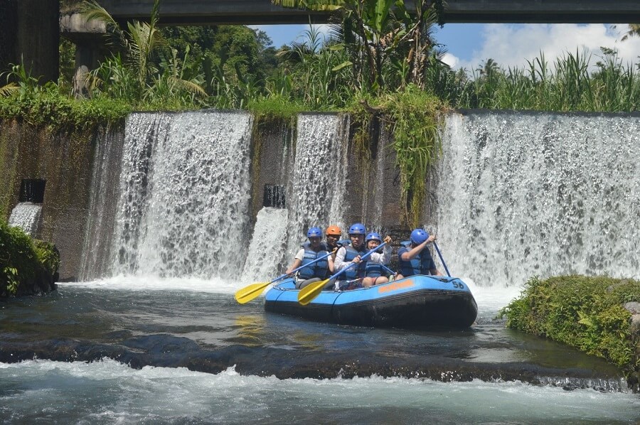 rafting in bali