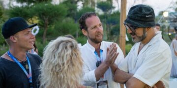 The People You Meet Outside Your Usual Circle May Change the Way You Think